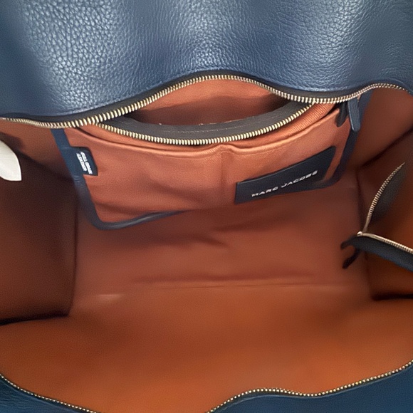 Marc Jacobs THE LEATHER LARGE TOTE BAG - Picture 5 of 6